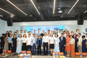  Các đồng chí lãnh đạo, chuyên gia và đại biểu chụp ảnh lưu niệm tại Hội thảo khoa học. Nguồn ảnh gốc: Cổng Thông tin điện tử Bộ Nông nghiệp và Môi trường.
